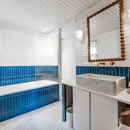 Art Deco Triangle D Or Apartment